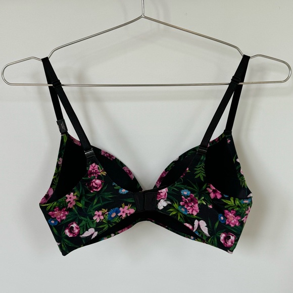 Victoria’s Secret Bra - Picture 2 of 7